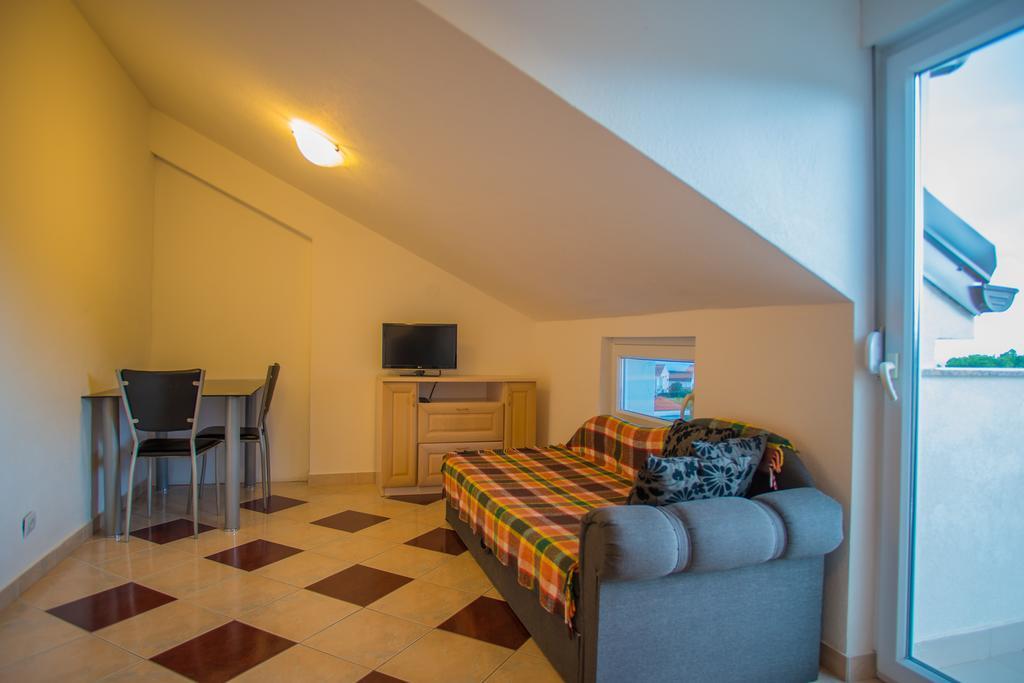 Apartments Nina プロマイナ エクステリア 写真